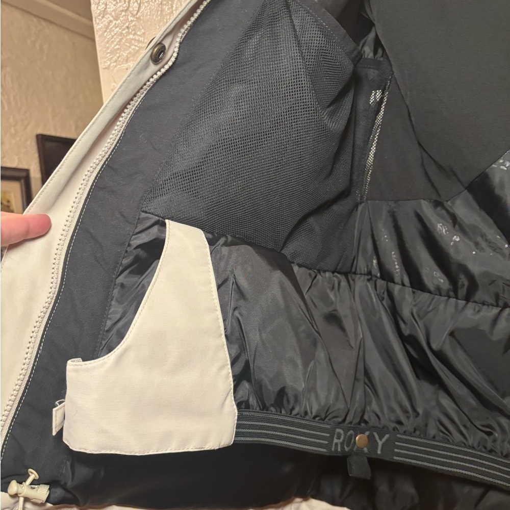 NWT- Roxy Andie women's insulated snow jacket. - Picture 13 of 15